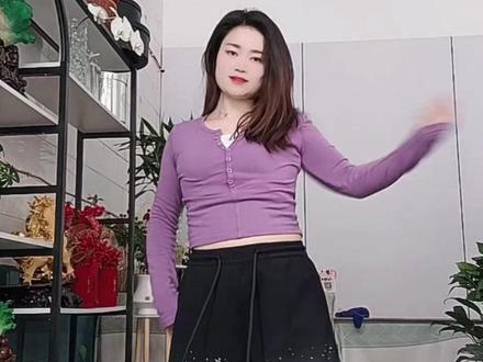 前两天有点忙,几天没有更新了,我跳的好看吗,快来夸夸我😂#珠满摇 #暖暖我跳的好看吗