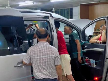 江淮瑞风改并联驻车空调、定制12v400安刀片电池上车、可续航一晚上#驻车空调 #江淮瑞风 #江淮汽车 @DOU+小助手