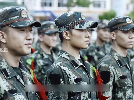 新兵浪费粮食 就被连长要求重新捡回来吃掉 #特战荣耀