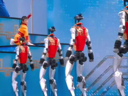 春晚也是见证科技发展变迁了 #春晚 #春晚机器人 #蔡明 #小品 #名场面