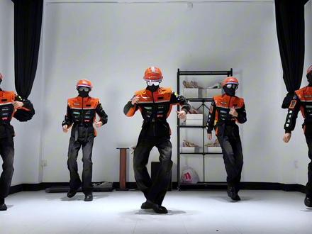 看看谁在偷懒??? #蝴蝶步 #俄舞 #杏仁茶 #上班人的精神状态 #dance