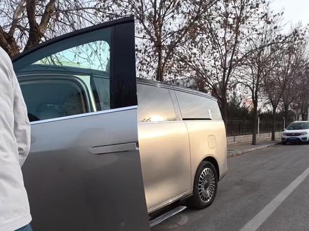 吉利银河V900试驾报告。空间宽敞灵活,动态表现非常好,能不能卖的好就看最终定价。
#吉利银河V900 #银河V900 #翼真l380 #高山8 #腾势D9