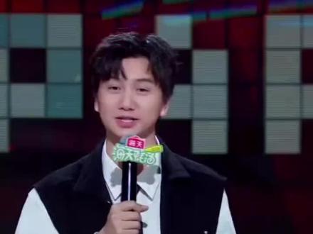 高考复读三次考上北大,因为爸爸妈妈支持,给了他坚持后盾,但是大部分家长,不会支持自己小孩复读,一次考试定终身,不可能给我们复读的机会,一步错步步错,因为他们说的都是对的。
我最著名喜欢的考研政治老师,徐涛老师也是复读三次,考了三次了研究生,现在是一名优秀的政治老师而且还是名校博士学历
当然还有令人心动的offer5中,农村出身的黄凯,半工半读考了五年,因为他有唯一支持他的爷爷,第五年考上清华大学研究生,成为爷爷以后坚强的后盾
我不知道为什么大部分家长,总是对自己小孩复读没有信心,为什么就是不愿意支持复读,因为他们不知道一场考试能改变命运,决定终身
#脱口秀 #北大小鱼 #高考 #复读 #人生