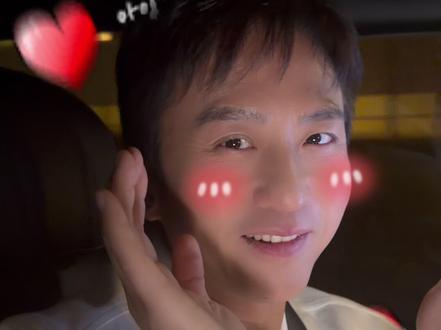 看看Boss是如何发出的第一条评论🧐@老邓(SuperDeng) 也是不容易呀!#邓超我来教你发抖音 #邓超 #新年有礼了 #邓超魔童降世