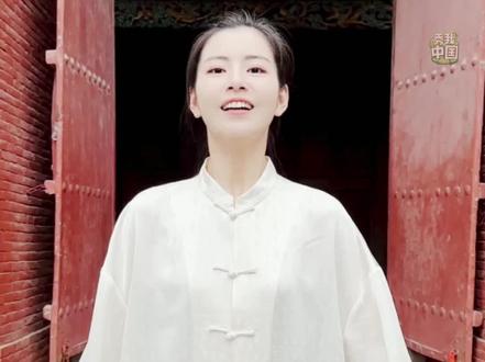 #米雷画画 山西运城90后女孩@米雷-RayDog 在动漫技艺的加持下“#变装 ”精灵,穿梭在神话和现实两个世界,令网友目不暇接。“活化”国宝永乐宫壁画,“对话”后土祠里的后土娘娘,动漫语言“唱响”传统蒲剧……网友在惊叹中欣赏到了她的家乡山西运城的美。#米雷 #秀我中国