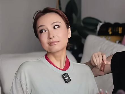 维嘉吴昕的双胞胎造型让何老师生理性吓退#李维嘉 #吴昕