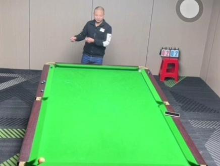 能跟@深圳小王子 跳舞了。大格局深圳小王子表演才艺啦 #台球 #绿毛台球