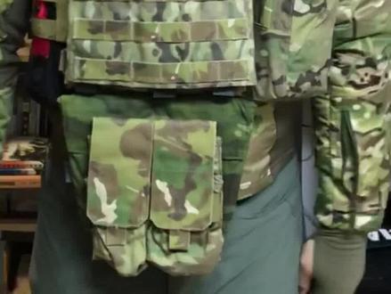 寒冷天气里战术背心里面穿什么呢?还穿蛙服就要冻死个人了#军迷户外 #战术装备 #迷彩服 #户外装备