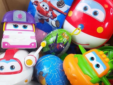 一大箱超级飞侠变形玩具,小飞侠趣变蛋、趣变反反车和趣味食玩