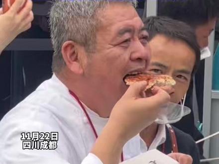 米其林厨师邵德龙打卡景德镇鸡排哥,赞不绝口!#景德镇鸡排哥 #抖音烟火市集 #烟火美食市集 #烟火榜 @景德镇(鸡排哥) @Ronald-邵德龍