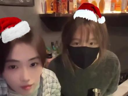 老板和她的女员工!请保持苹果肌扁平😚
#调酒师日常 #40度喜剧清吧 #月亮不要吃小芝 #林芝 #爱你老己