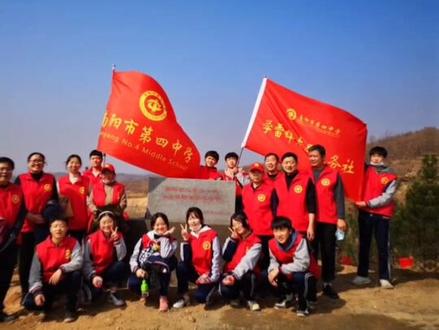 南阳市第四中学,普通公办高中,位于中心城区。现招聘地理、政治学科代课教师若干名,本科以上学历。待遇:不低于同类民办学校,提供食宿。#教师招聘 #河南南阳