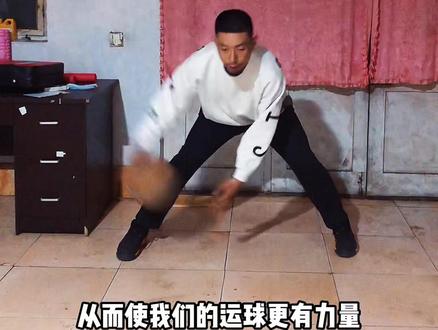 #篮球#控球#冬训 做任何运球时都要保证核心腰背收紧 练到位