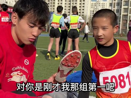 800米小学生都穿钉鞋跑2分27了!你们跑800穿什么鞋?#跑步 #800米 #体育生 #小学生