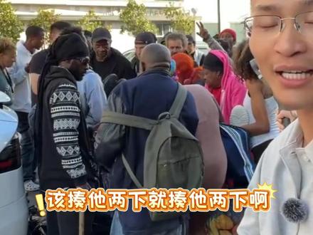 感谢两个帮派bro镇场维持秩序,发鞋场面让小唐太震撼了 #美国小唐酱香饼 #酱香饼柿长 #美国生活 #海外生活 #小唐酱香饼