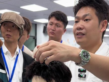 短款前刺发型怎么剪, 一个视频学到短款前刺发型细节和重点,前刺发型还剪不好的,一定要看完视频哦。#美发技术分享 #擅变风格男发设计 #男发教学 #加油美发人 #前刺发型