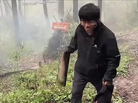 别人都是来参赛的,只有他好像是回家了一样 #林北 #荒野求生