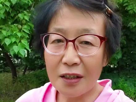 疯婆娘 最近刷到抖音那个爆火出圈的「疯婆娘」视频,真的建议大家赶紧去看——听说很快可能会被下架。
视频里的女生真的太让人心疼了:嫁过去两年,生孩子时婆婆连签字都不管,平时也完全不被重视,生活里全是说不出的委屈。最后她哭到崩溃的样子,隔着屏幕都能感受到那种压垮人的绝望...说说你们的看法#记录真实家庭情感生活