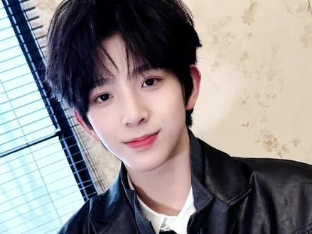 #陈浚铭#张真源
两个小孩wwzz
这里也祝张真源师兄越来越好