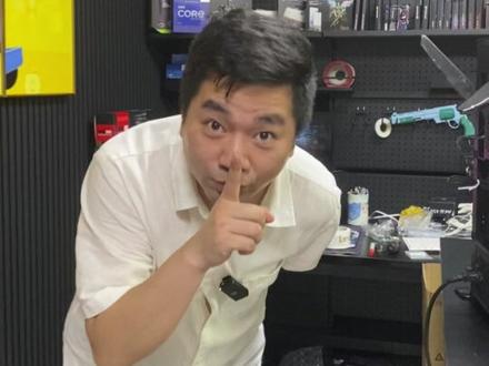 电脑有问题重新插内存,擦拭金手指?什么是内存?什么是金手指?#电脑DIY #内存 #美女