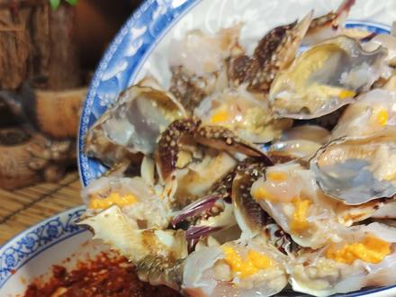 韩国美食,生腌酱辣蟹,口感像果冻一般,还得配上一瓶真露#生腌蟹 #酱辣蟹 #韩国美食#下酒菜#酒量三两