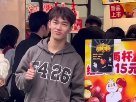 请把你们宿舍没对象的室友@出来,大家自行交友,为了帮助室友找对象 ,我已经尽力了 剩下的靠你们发挥了#为爱情冲锋的勇士#恋爱脑