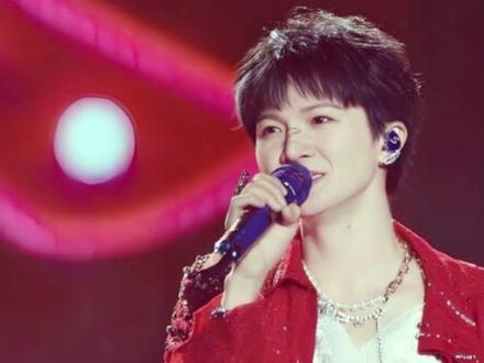 周深 春晚 忘词 天花板没提词器 3秒救场 周深 春晚 忘词 天花板没提词器 3秒救场 #周深 #春晚 #忘词 #天花板没提词器 #3秒救场