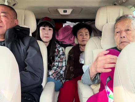 长途路上带爱英,连打带骂谁都懵
拉裤兜子臭哄哄,好人都能折磨疯