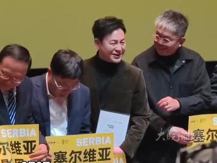 塞尔维亚电影周亮相庐江万山,演员张颂文来庐江谈第一印象,“庐江空气很好,当地政府很给力,希望你们爱上安徽,爱上合肥,爱上庐江” #张颂文 #合肥 #庐江 #塞尔维亚电影周