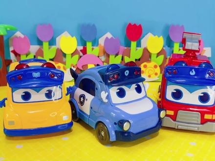 百变校巴三兄弟出动,汽车和机器人变形过程 #玩具汽车 #百变校巴 #百变校巴玩具