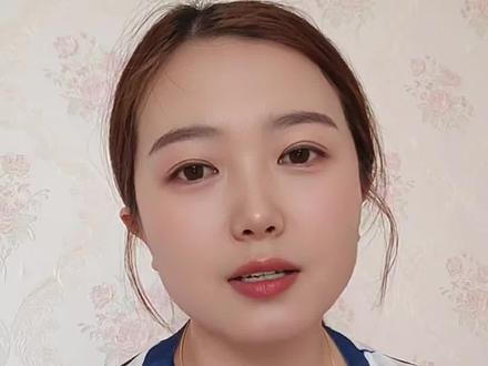 后劲太大了《给阿嬷的情书》看
完哭麻了
老辈子的爱情,没有甜言蜜语,只
有跨过山海、岁岁年年放不下的牵
挂
从前车马慢,书信远,一生只够爱
一个人。木生真的用了一辈子去爱
他的淑柔。
原来世间最动人的情书,从来不是
“我爱你”,而是“我等你”
#给阿嫲的情书 #情感破防