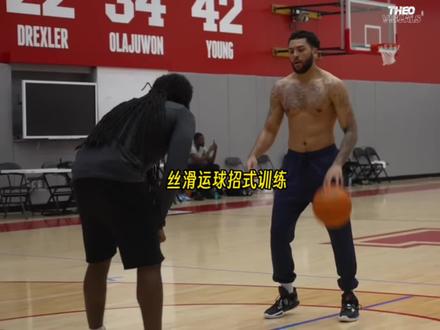 运球过人其实并不难!密歇根州立大学主力控卫 Jesse Zarazuela这组运球训练局,满满都是细节,每一招都很丝滑#运球过人 #运球训练 #篮球技巧 #美式篮球