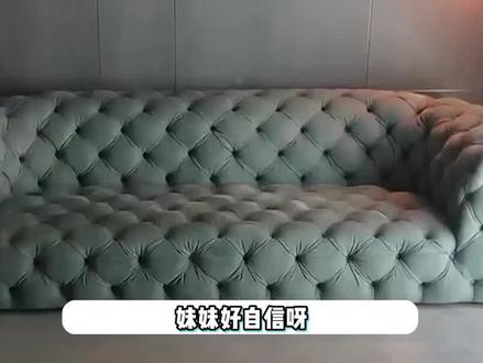 黄多多又引争议,穿三角泳装和异性互动,对方单膝下跪还穿情侣装 #黄多多留学生活照 #黄多多 #黄多多穿泳装