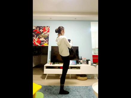 优雅且实用的热身准备活动 训练前热身要充分哦!#热身 #艺术体操 #居家锻炼 #日常训练 #运动