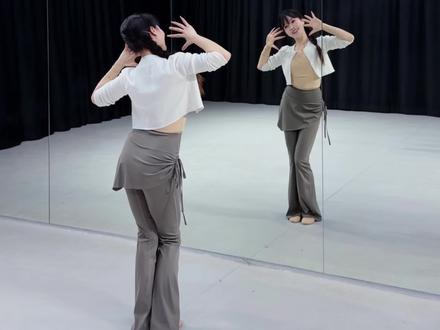 适合中大班跳的小舞蹈来咯,特别可爱呀#少儿舞蹈#幼儿舞蹈#莘莘舞蹈#舞蹈背面#舞蹈推荐