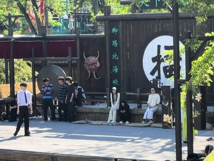 徐生和老嫂子斗舞#徐生 #万岁山武侠城 #万岁山老嫂子