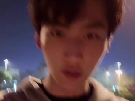 没见过主包直播跳广场舞吧,刷到这个视频的朋友有福了😁#周柯宇