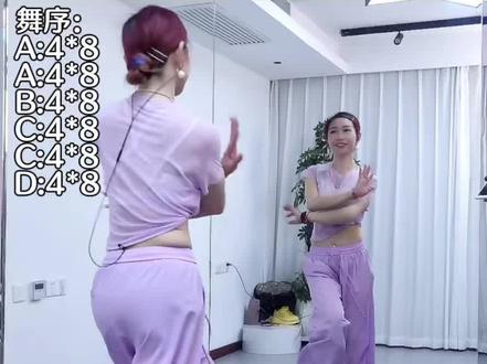 小雅老师《得意的笑》0.8倍慢速口令|笑着跳舞越跳越开心,这个是简单版舞序:2A:4*8*2,B:4*8,2C:4*8*2,D:4*8,
加长版舞序:2A+B+2C+D+2A+B+2C+D
编舞:Ms朱 海兰朱 #得意的笑 #背面慢动作分解 #慢动作口令分解 #小雅爵士广场舞 #适合零基础的舞蹈