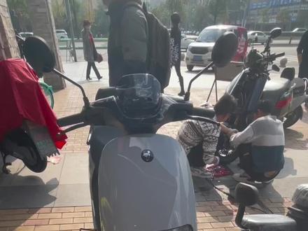 今天给你们带来一个不一样的,华为大炮4875 带充电显示再也不怕骑在路上没有电了续航200公里是没问题的啊, #易烊千玺九号品牌全球代言人 #九号真智能 #电动车颜值天花板