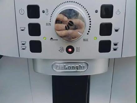 德龙全自动咖啡机冲泡器拆卸清洗教程,视频来源于:老豆子咖啡禅的作品。#咖啡机 #全自动咖啡机租赁 #全自动咖啡机保养