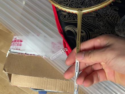 各位广大球友,你们有没有用过这个羽毛球拍的吗,知道当时谁用的吗#体育精神♡ #羽毛球 #羽毛球精彩片段 #享受羽毛球带来的快乐 #羽毛球单打 #快乐羽毛球 #羽毛球装备推荐