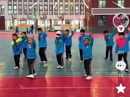 疯狂动物城自编小舞蹈教程来咯,1分半的自编动作,基本一半都是重复动作,所以学起来很轻松,需要的人多的话,我也可以把前半部分慢板音乐也编出来。#自编操 #课间操 #疯狂动物城2舞蹈挑战 #疯狂动物城舞蹈 #自编舞蹈