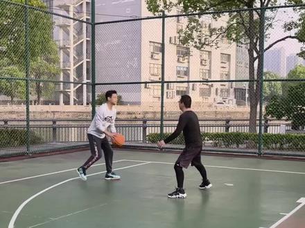 中年大叔打球实用技巧#户外运动篮球🏀 #篮球