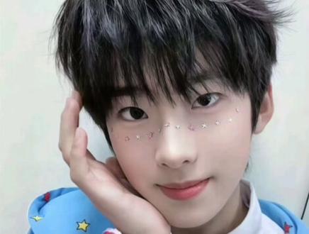 候王子妈妈嘴过四代练习生 五代还是太有节目了
心疼博文浚铭被同门
#TF四代 #TF五代 #候王子 #候王子妈妈
@DOU+小助手 @抖音Dou+上热门 @抖音 @抖音热点