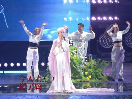 都让让!女神来咯 贺峻霖5.2爱情讯息直拍舞台,已被美晕,循环10000遍终于舍得发出来了#贺峻霖 #爱情讯息 #时代少年团广州演唱会 #女神降霖