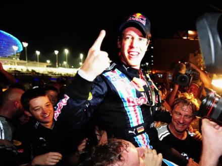 F1赛事回顾-2009阿布扎比大奖赛-红牛开启王朝年代 #赛车 #F1 #f1 #维特尔 #冠军 #王朝