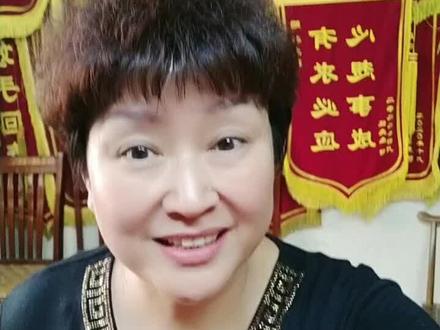 去坟地注意事项!
第一…不能化妆。穿红!
第二…穿衣要整洁,不能穿拖鞋短裤,露肩露背。
第三……在坟地不能戏闹,大声喧哗,以免惊动别人!
第四…进坟地先愿意,清理坟上的荒草,然后添坟,在摆供烧纸!等住烧纸全部燃尽在行离开!
第五…临走要嘱咐列祖列宗在坟地修行。及注意事项!
第六…老弱病残及幼儿不便上坟。有例假的女性朋友不便上坟!
切记切记切记!