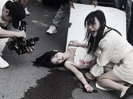 #重生后成为渣男死对头的心尖宠 回忆,只剩下那残破不堪的情景,让我无力再提起,努力去拾起那一片片飘零的记忆,却怎么也拼凑不起起曾经那些幸福的画面。