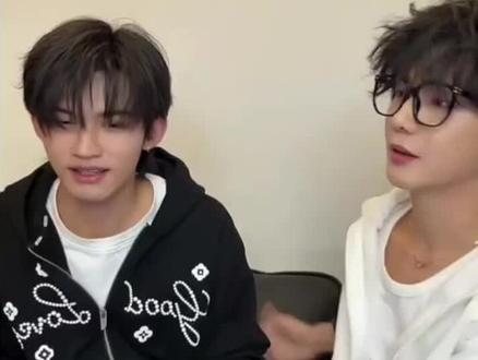 安利给每位守护他们的小伙伴
cr:🍠☁️旗的红裤衩
#原来全世界追星都一样#云旗#郝熠然