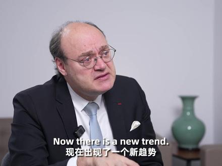 打破西方叙事壁垒,Z世代国际青年正用手机重塑中国形象 谁在定义今天的中国形象?高大伟发现了一个关键转变:来自世界各国的年轻人,正通过手机镜头,向世界展示一个超越西方媒体框架的、真实立体的中国。
他们的视频获得了惊人的浏览量,更在评论区引发了真诚的对话。这种自下而上、由技术赋能的新交流模式,正在打破壁垒,成为构建“人类命运共同体”最生动的实践。
#中国网MyChinaEye项目